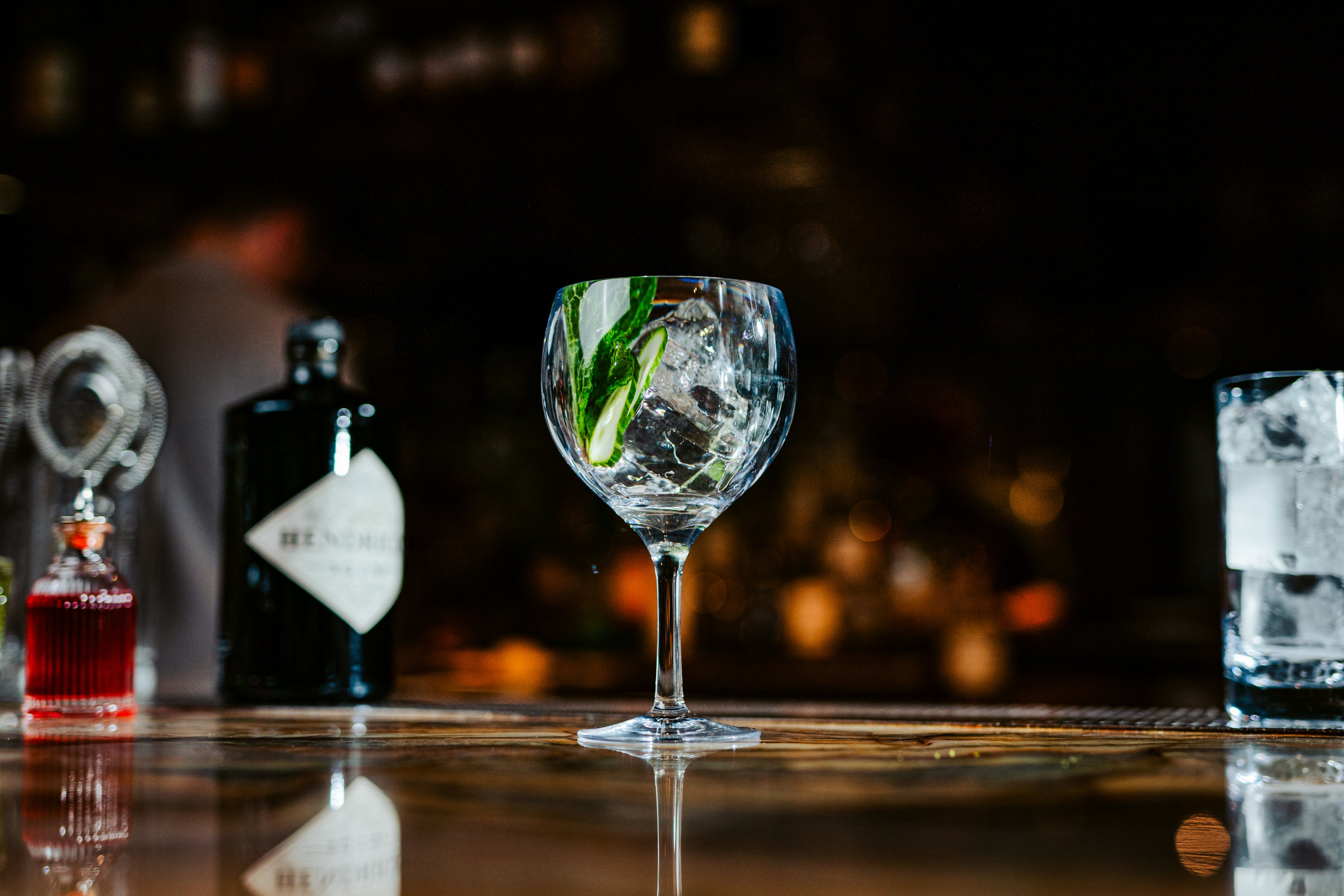 Revel_21.75_oz._Gin_Tonic_-_HUF203-012_-_1_2.jpg